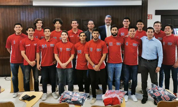 Entregan nuevos uniformes a las Panteras UP México